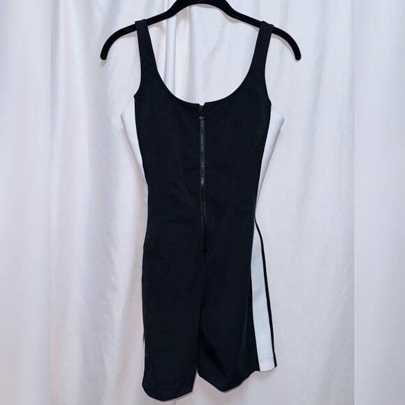 Gigi C Sport Theo black and white zip front sleeveless workout romper | Sz S - Picture 4 of 7